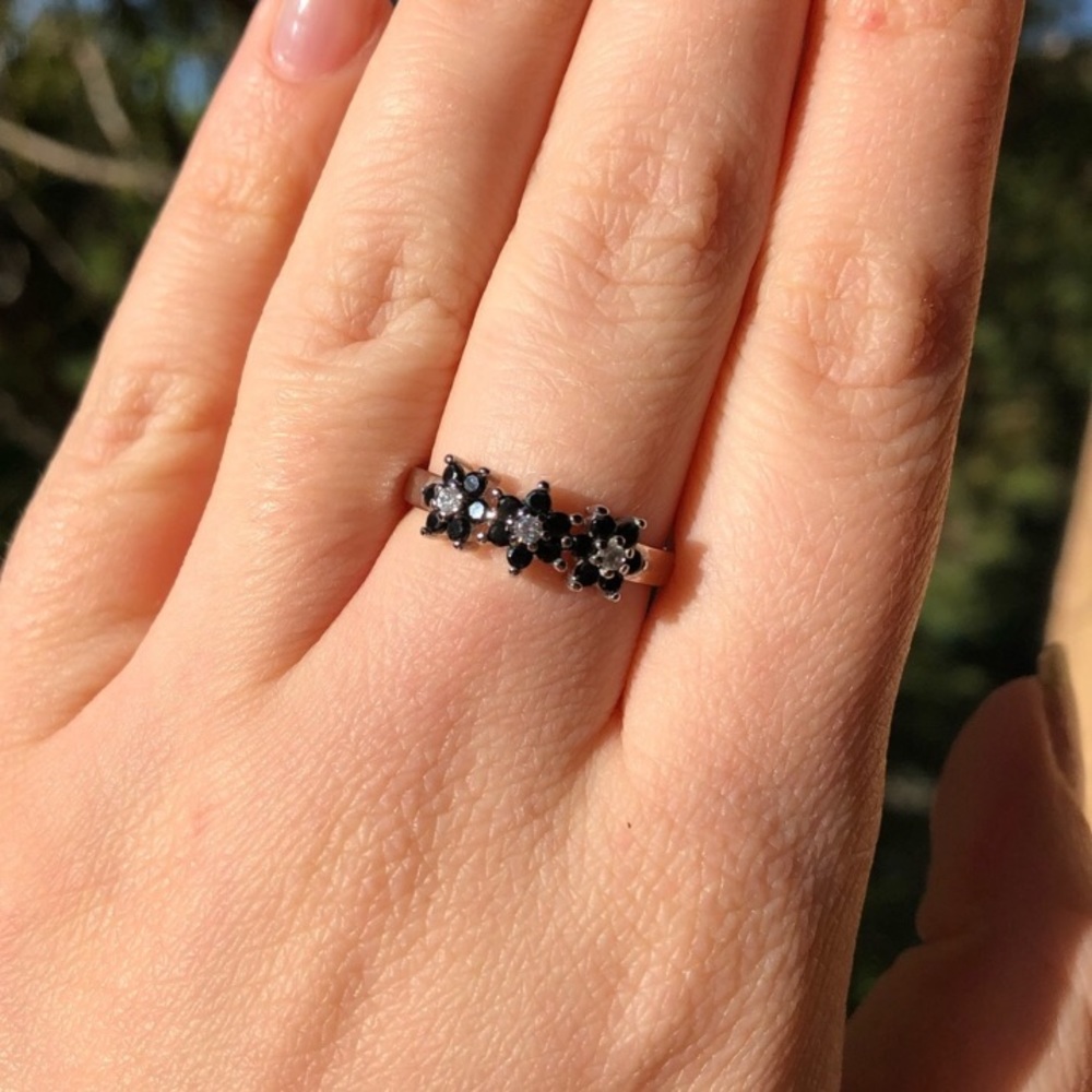 🌸 NEW Black Spinel Sterling Silver Flower Ring 🌸 - Picture 3 of 5